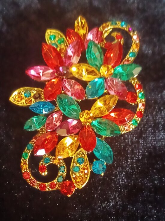 Jewelry - Multi Colored Rhinestone Brooch Sparkles!